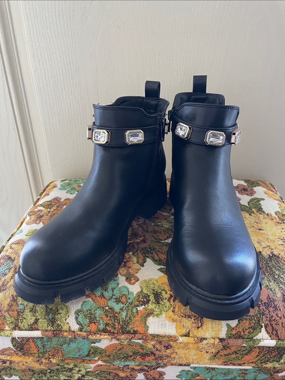 Steve Madden Black Ankle Boots with Gem-Embellished Strap size 5 (big make sz7)